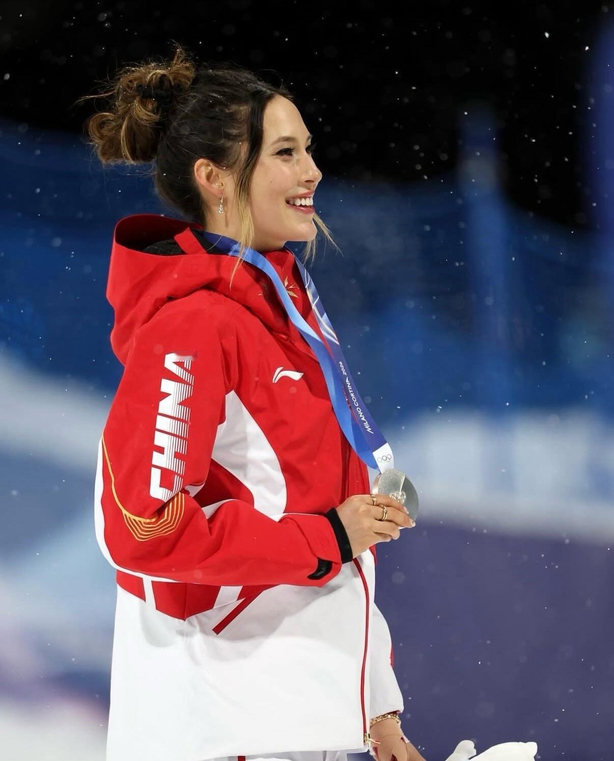 冬奥会 谷爱凌获得女子大跳台的银牌🥈，祝贺！此刻皆不凡