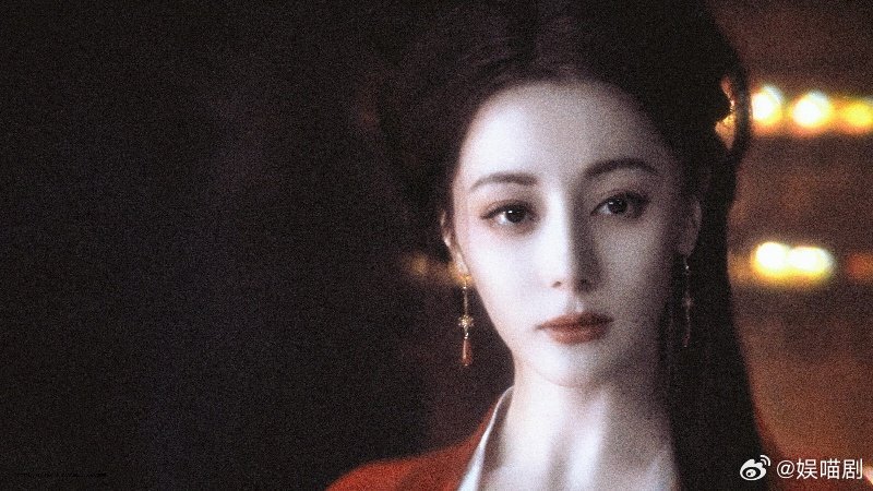 迪丽热巴少女暴君贺思慕的暴，是王者的底牌。她不商量，是因为见过太多背叛与软弱。热