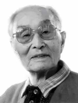 1964年，张爱萍去酒泉基地视察，瞧见几个战士的背包是斜挎着的，他凭借经验判断：