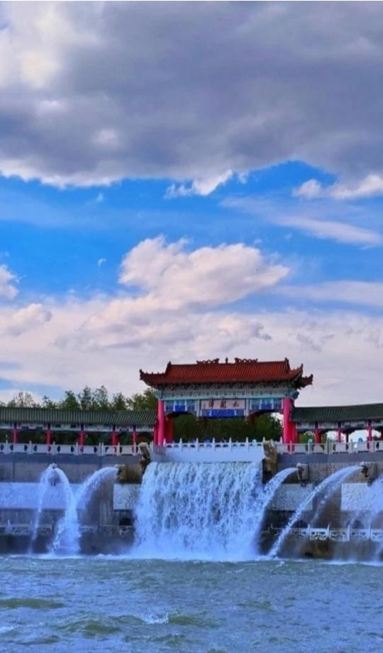 春光正好，必须安利我在克拉玛依的私藏踏青地！戈壁油城的春天藏着别样温柔，每一处都