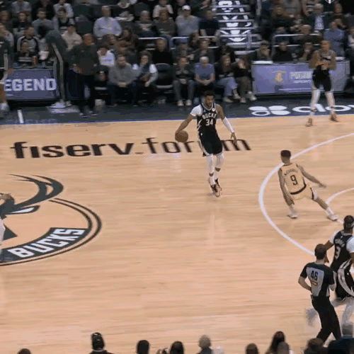 字母哥的打法一直比较消耗身体
这一幕的出现
或许字母哥已经开始要走下坡路了
这个