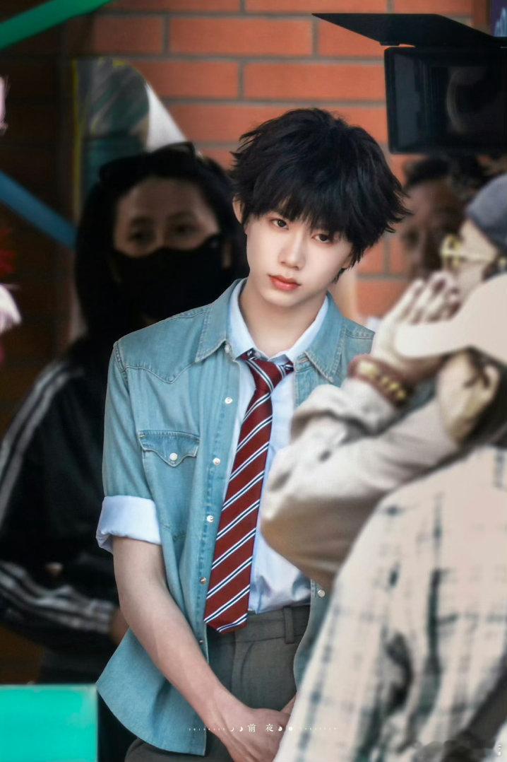 陈奕恒我们的少年时代2单人海报陈奕恒领衔主演💫没有刻意的表演痕迹，少年气质扑面