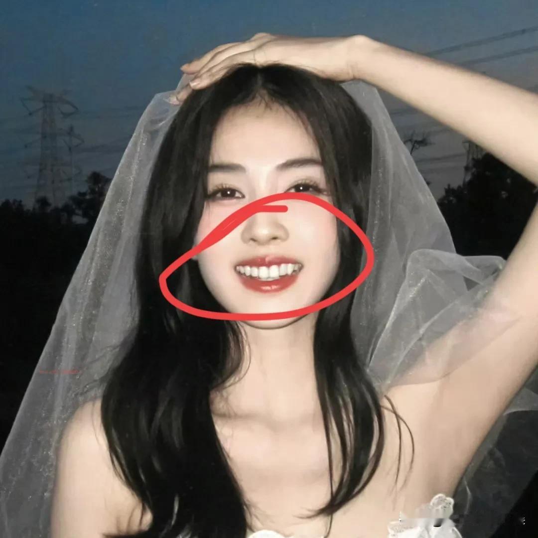 白鹿新婚纱造型告诉我们，

一个道理。

美女可以身高不够，可以不瘦。

但是一