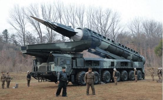 美国不敢打朝鲜，根本不是心善，而是被朝鲜的核威慑死死卡住了七寸。朝鲜和伊朗不同，