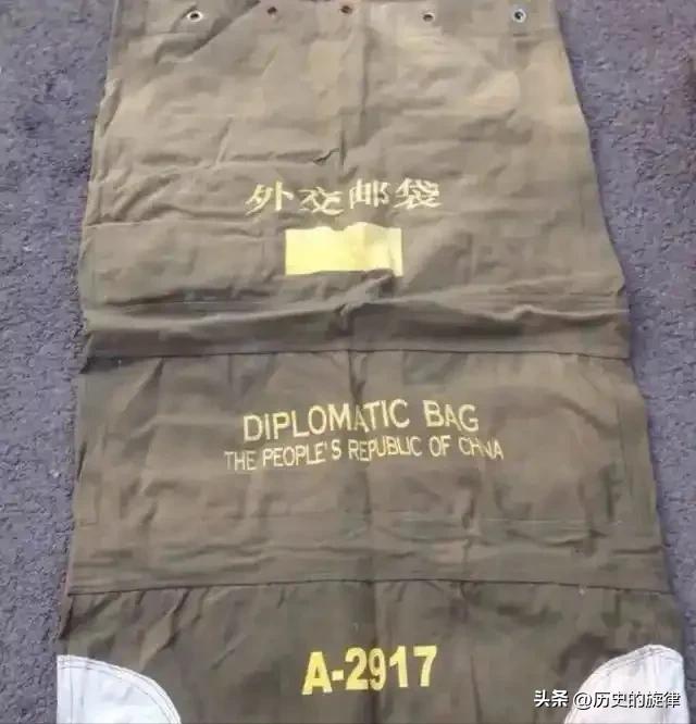 万米高空惊天变局！1985年美航班机上，我国绝密外交邮袋凭空失窃
 
1985年
