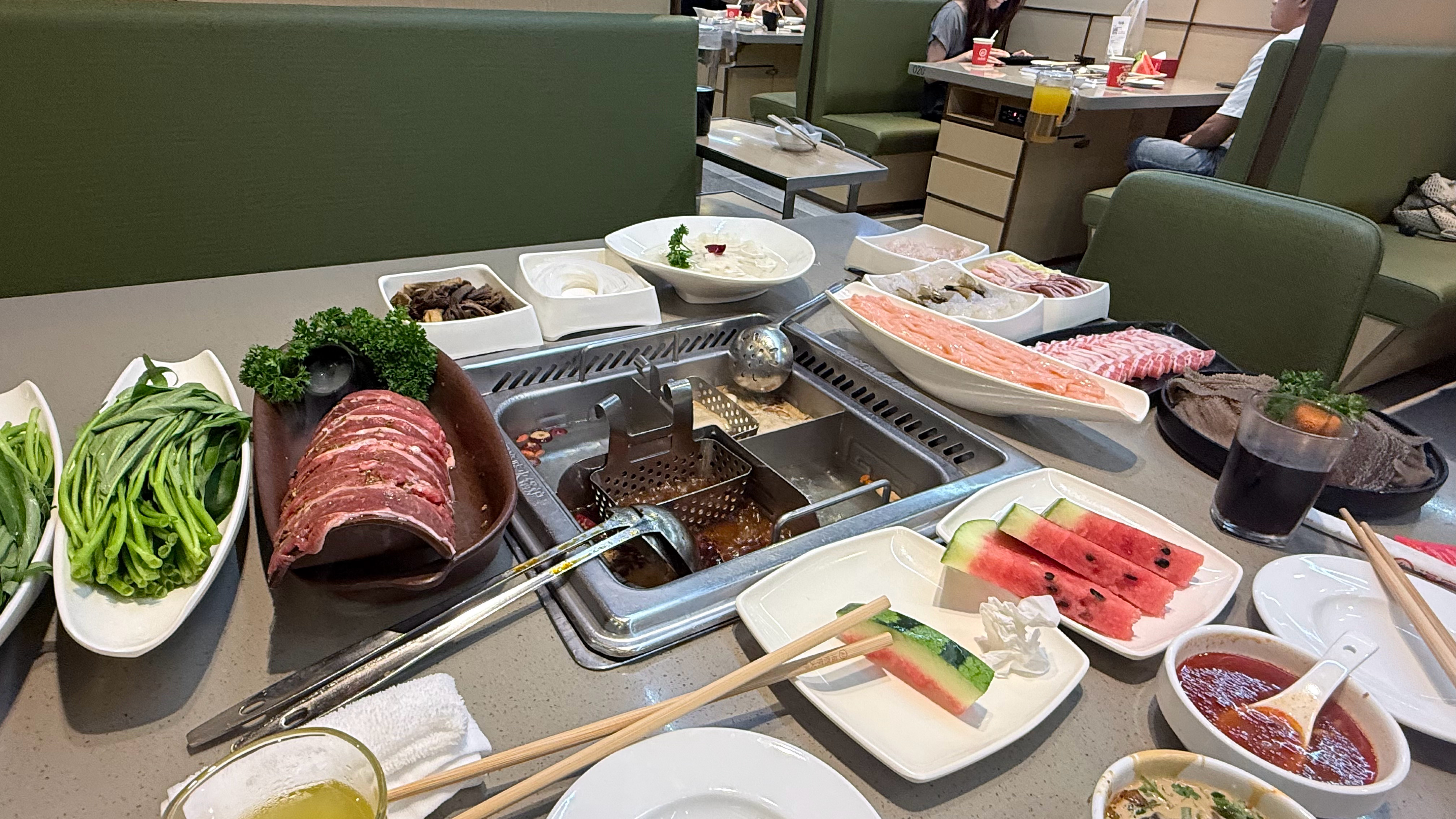 好难得 那个男的记得我说要吃火锅 强撑睡意等我[二哈] ​​​