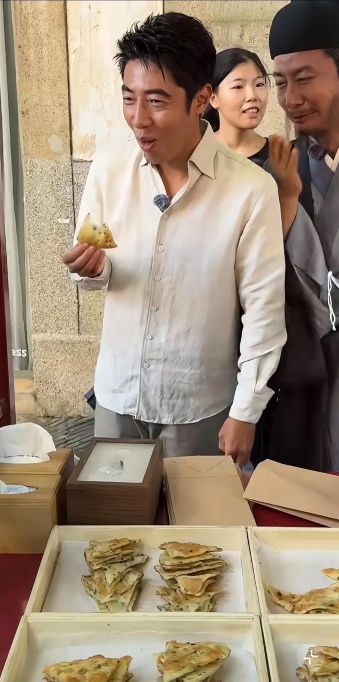 喜欢撒贝宁，自然随和的松弛感。