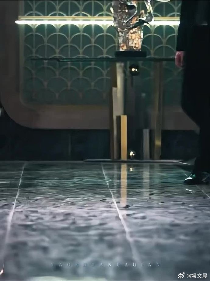 王传君前世干架今生干饭看着王传君从气场全开的狠角色，切换到专注干饭的模样，不得不