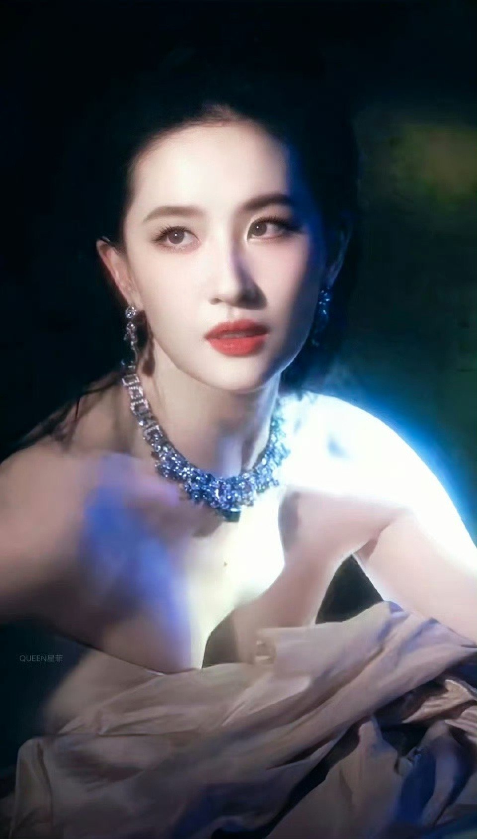 刘亦菲 巡视领地的雌狮天生的强者气场，作品三年三爆，部部经典，迪士尼37亿大女主