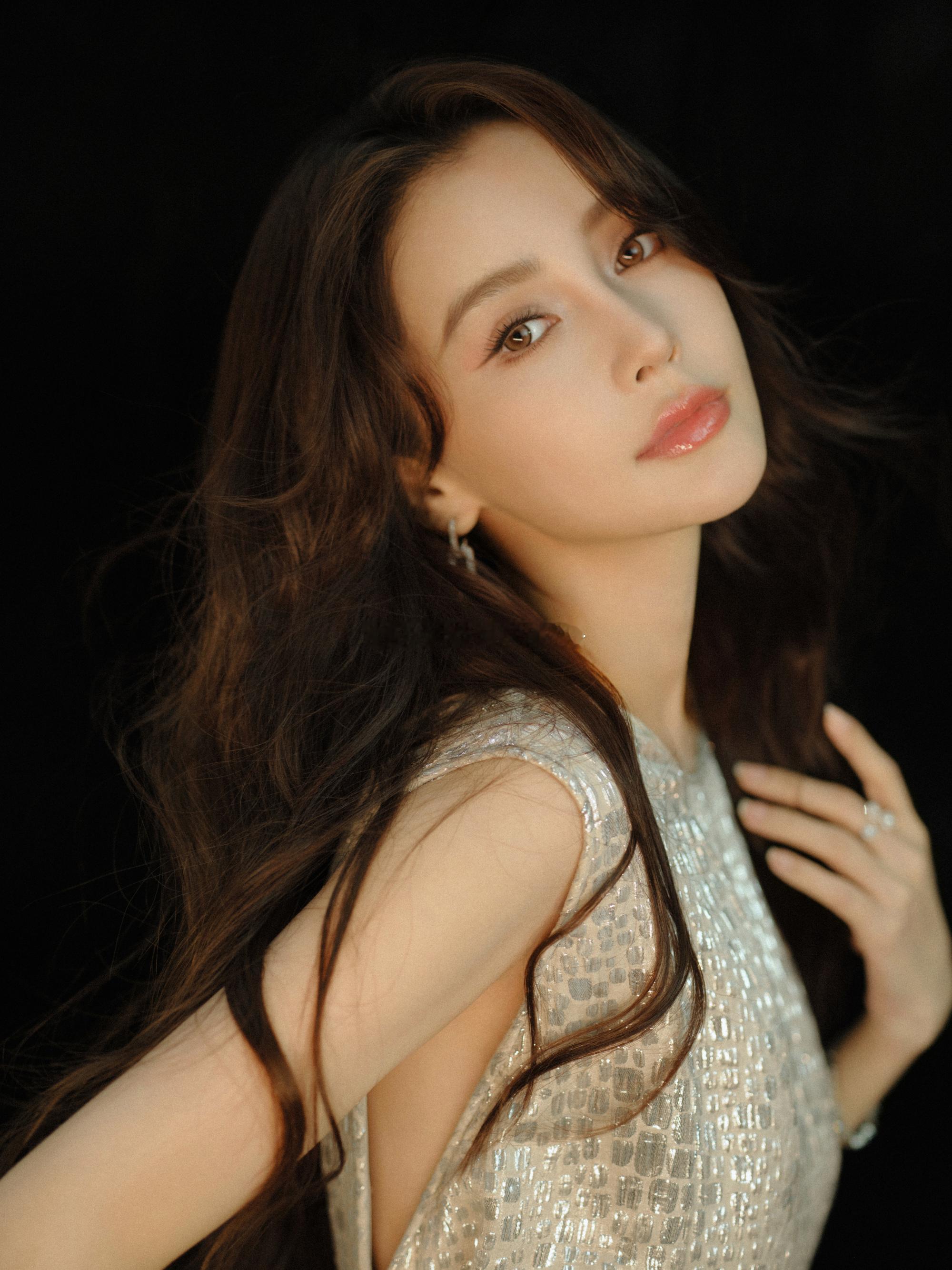 angelababy angelababy刘瑕"借着你的光去发散光" 