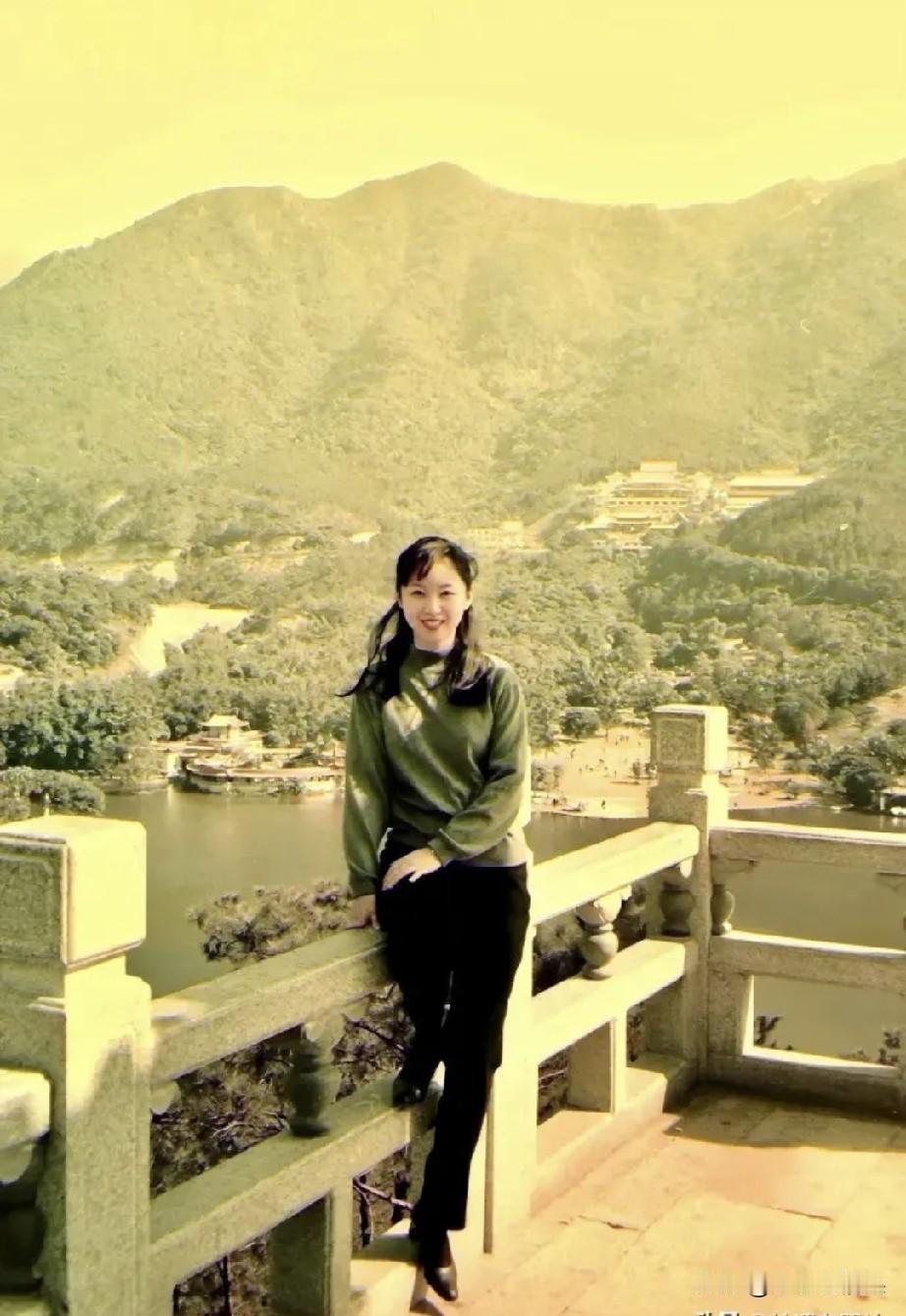 九十年代的深圳仙湖植物园，与现在没有太大的区别，特别是湖边的那块草坪和现在一模一