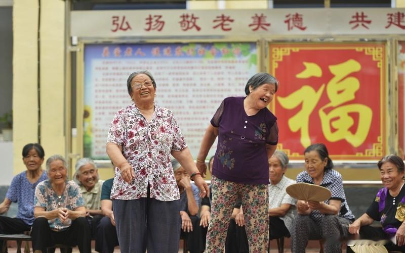 对老人而言，幸福的晚年并非由财富多寡和子女成就高低来界定。
拥有健康的底气至关重
