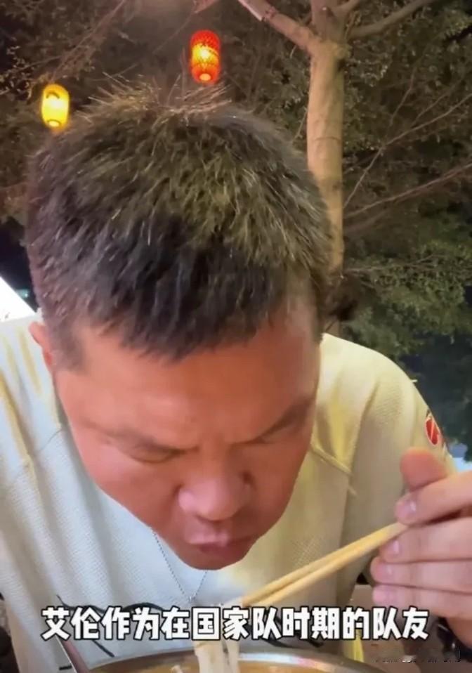 朱芳雨这波操作真是精啊，表面上是给郭艾伦撑腰，其实背后的小算盘打得叮当响。你说他