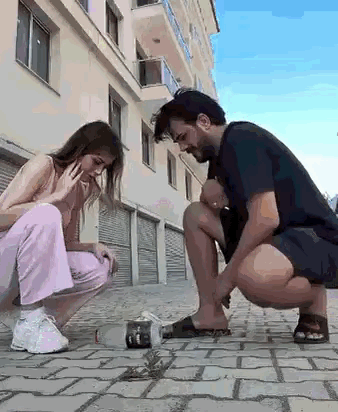 小姐姐：是认真的吗？这拖鞋扔的力度太大了。