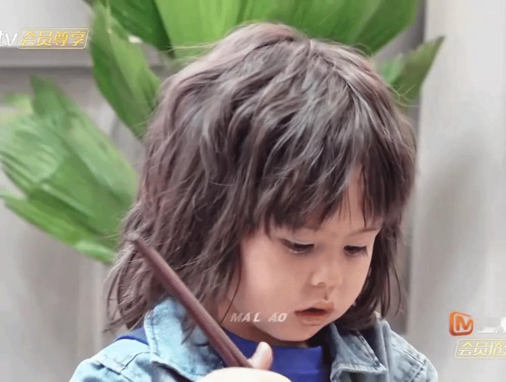 力安闻闻同款微醺小孩 力安闻闻一碰面，微醺小孩×2上线！两小只一应一和像在对暗号