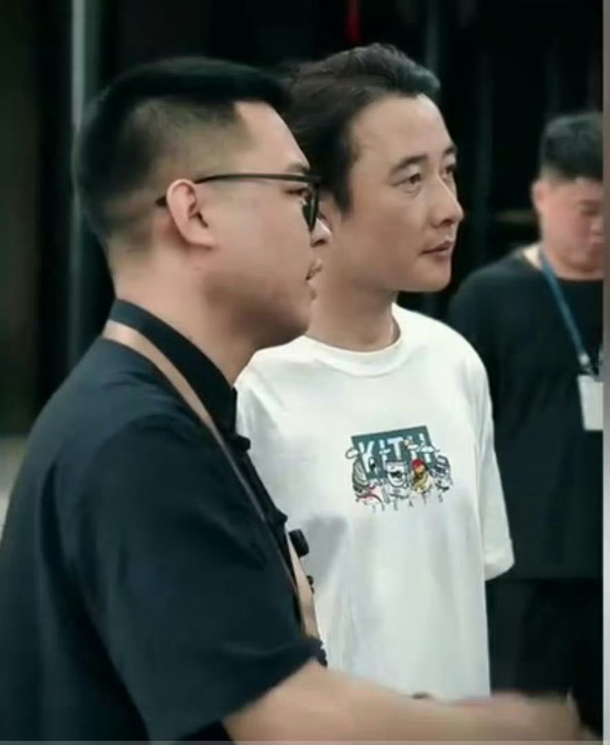 罗晋眼里没光了这啥词条啊 不就是没做妆造然后还是素颜嘛。不要总想的不好吧 