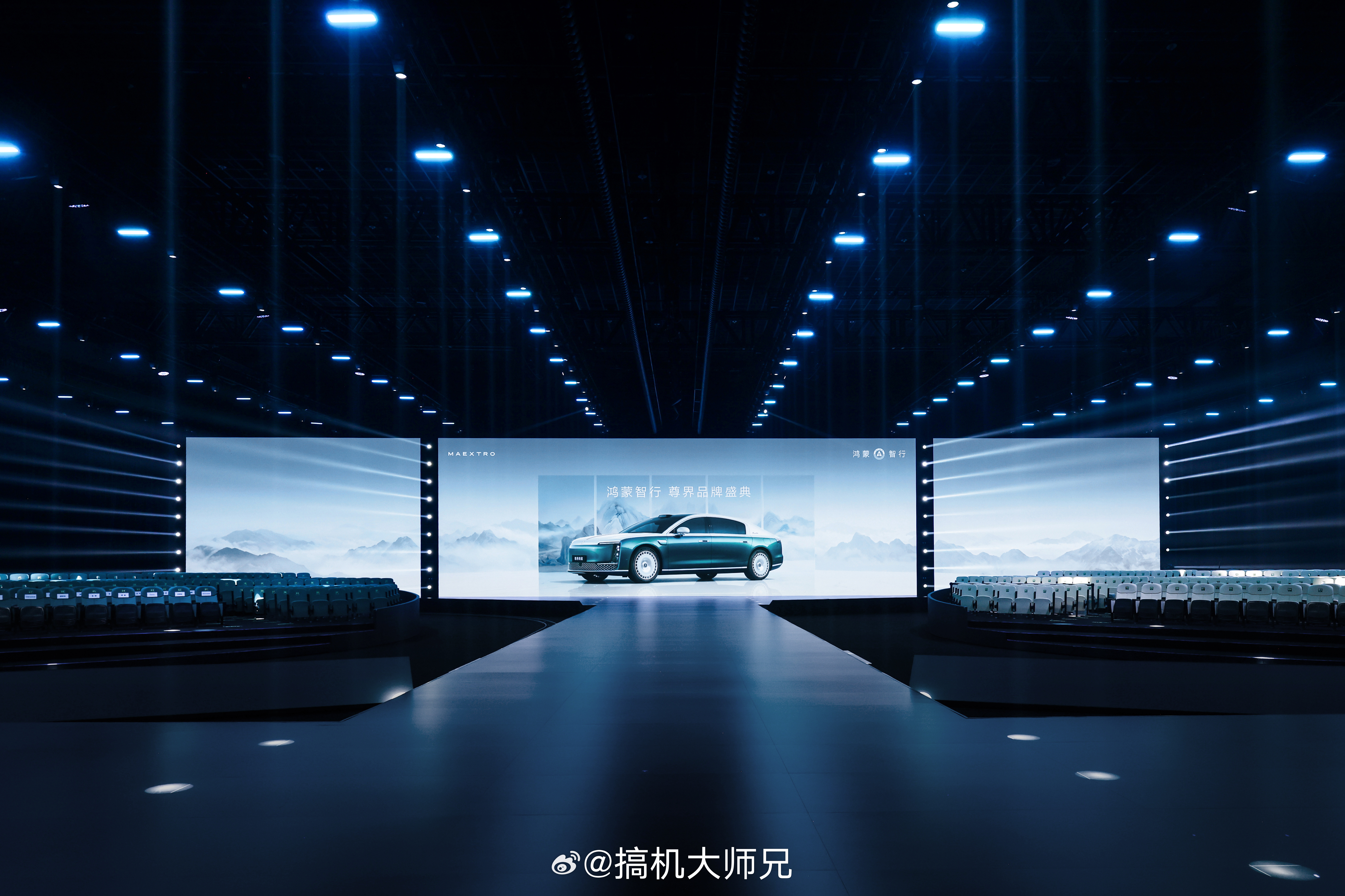 尊界又搞品牌盛典了因为买不起尊界，一次尊界的活动哥都没去过，今天立志买辆尊界v8