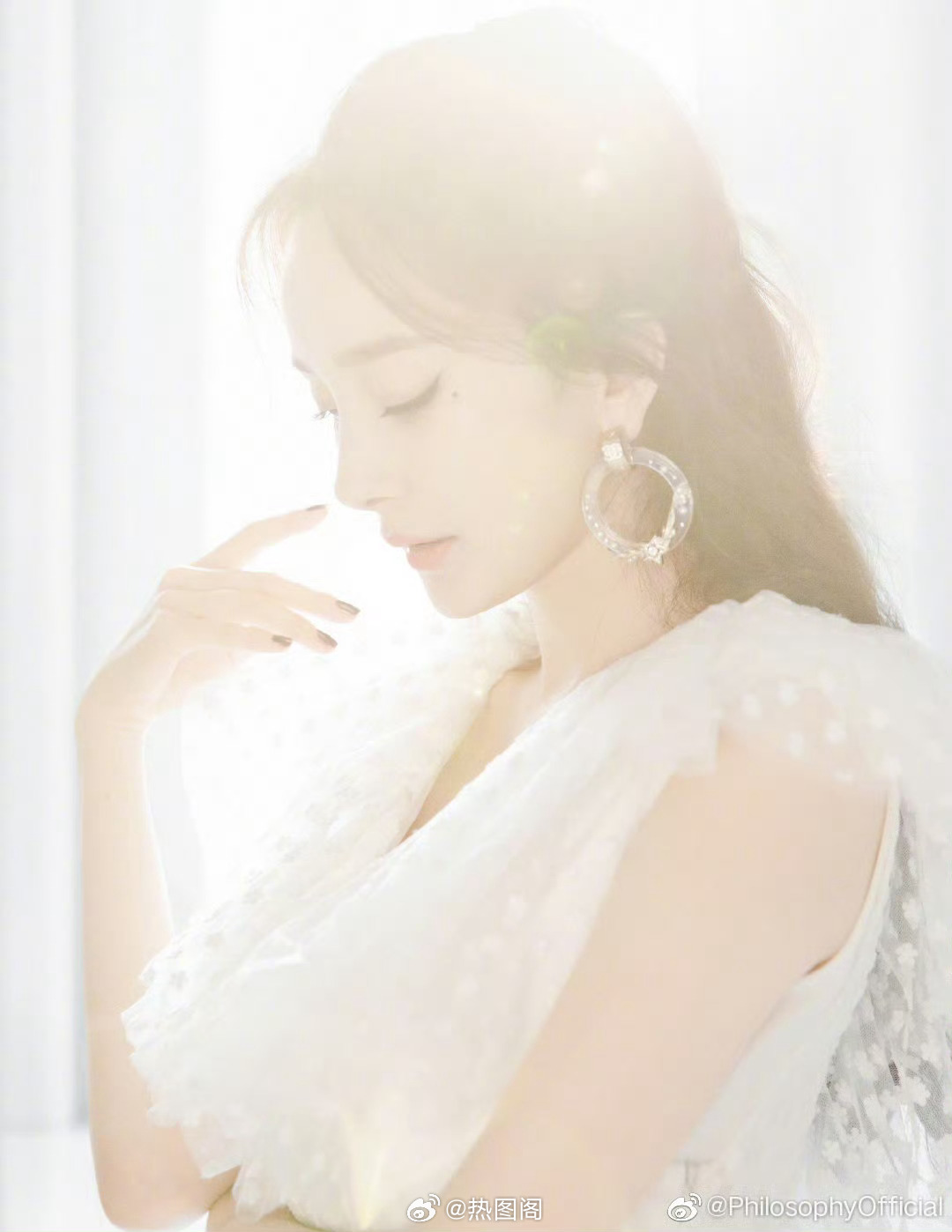杨幂  🤍身穿白色丝质礼服，佩戴素雅装饰，这是什么活动？ 热图阁公众号 