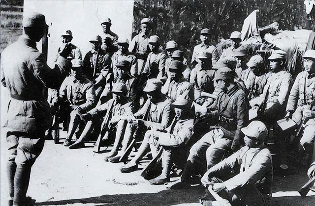 5万人的队伍，最后只剩下千余人，这不是战争，这是灾难。
1938年，抗日战争进入