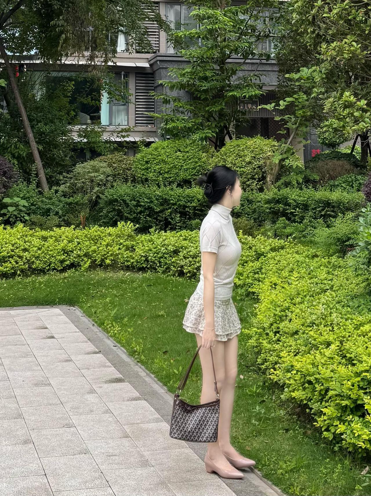 成年人的世界里
有太多东西

身不由己。
想做的事，做不了；
不想做的事，推不掉