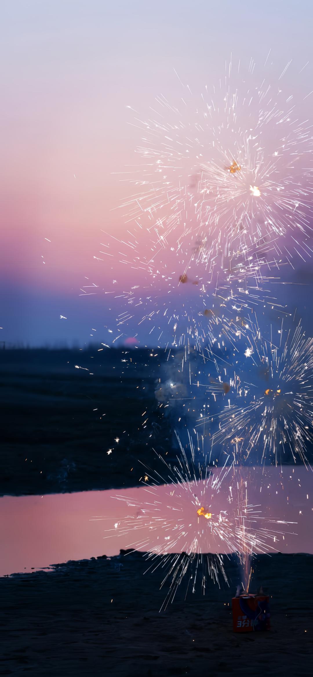 “你是我值得一生去观望的烟火，可惜最后只能在记忆中临摹。”——独木舟早安