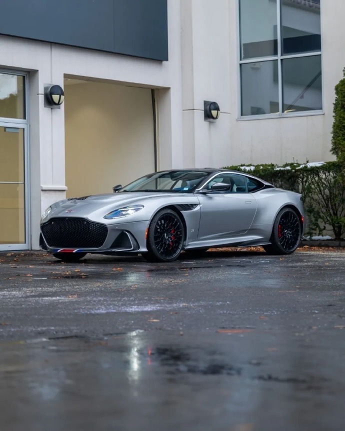 这应该是阿斯顿·马丁最清新的配色方案！