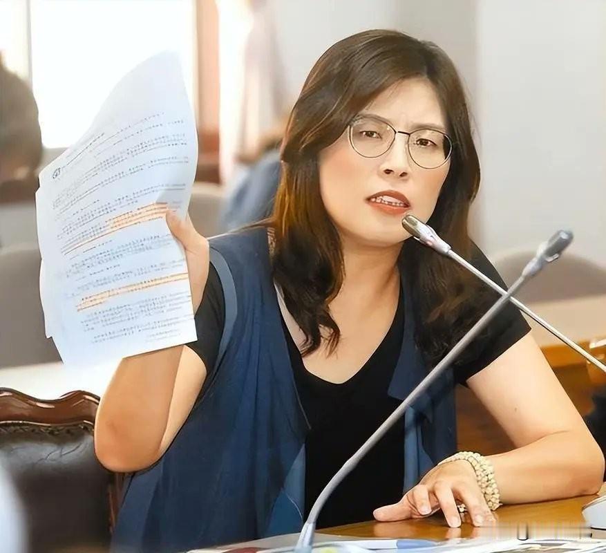 彻底装不下去了？

国台办对“武统”立场刚刚重申，国民党新任主席郑丽文便公然叫板