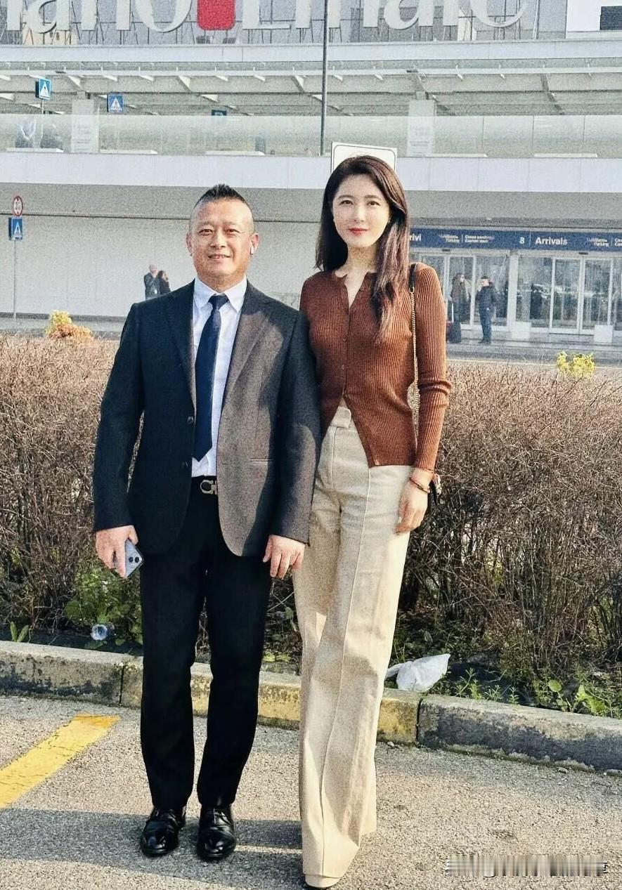 说心里话，曾黎这个颜值就连我这个女的都喜欢上了，真的太漂亮，太有魅力了，是真正的