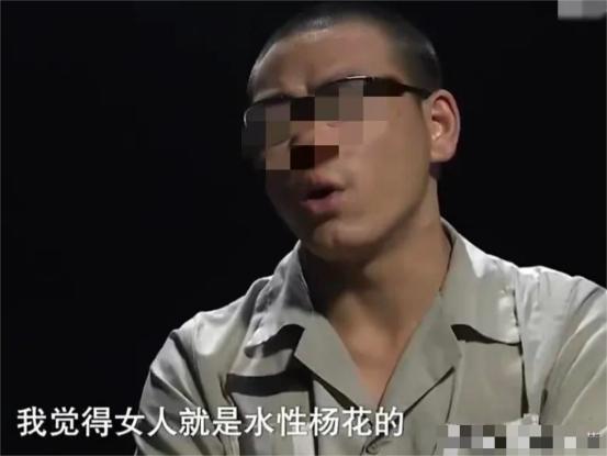 “你为什么要和别的男人分享自己的女人！你个窝囊废！你不配做我的父亲！”11岁时，