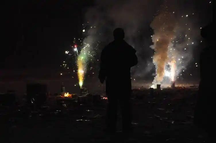 2026年2月24日，湖南省岳阳市湘阴县通报一起烟花燃放致人死亡事故。据群众反映