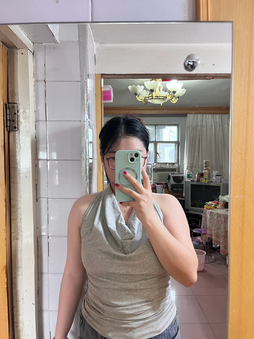谁教教我这个衣服前面的荡领要怎么整理现在看着总是不太顺眼呢 