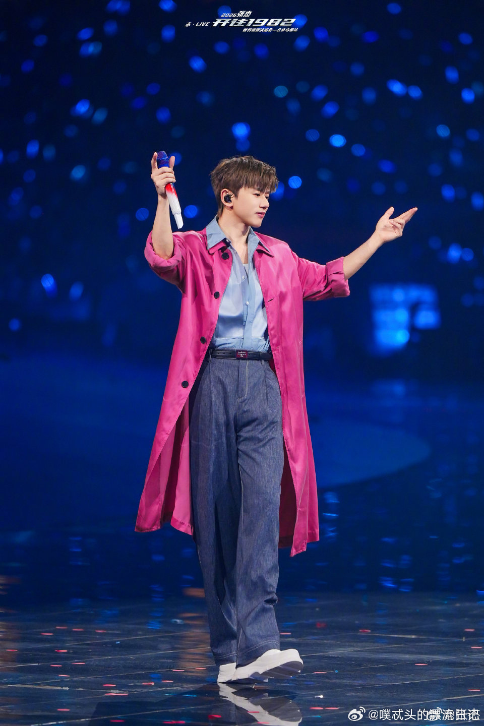 张杰表达爱传递爱歌声传递真情，爱意温暖人间，张杰用音乐让爱成为最动人的语言。 