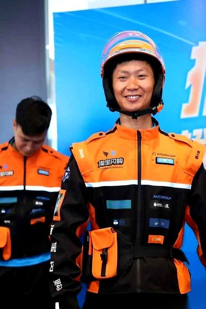 别听外面那些人瞎嚷嚷说“外卖仗打不动了”，那是还没看懂行情的门道。
就在大家都以