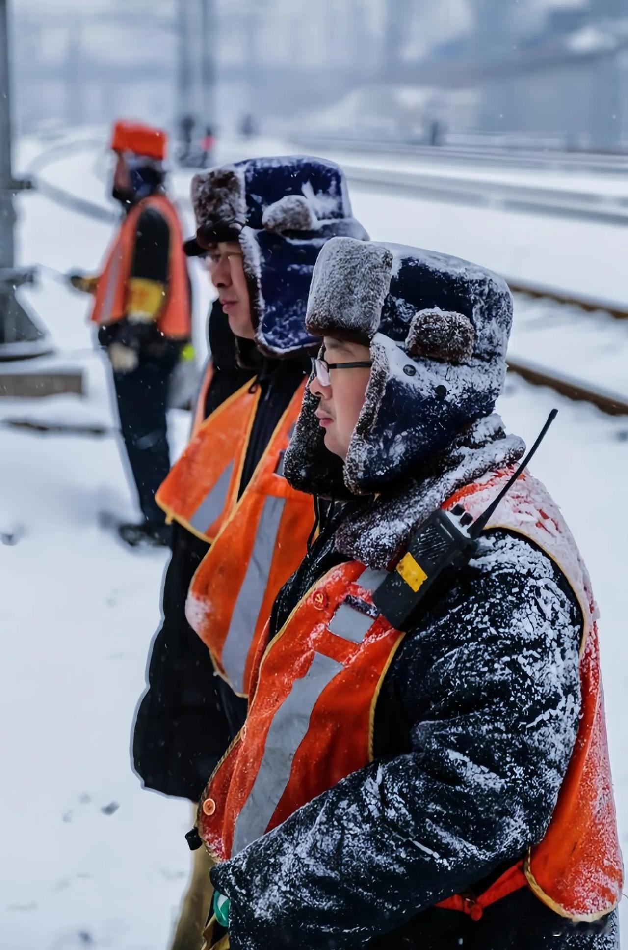 中东部大雪模式即将开始，届时正值春运高峰，很多人担心:2008年一场大雪把回家的