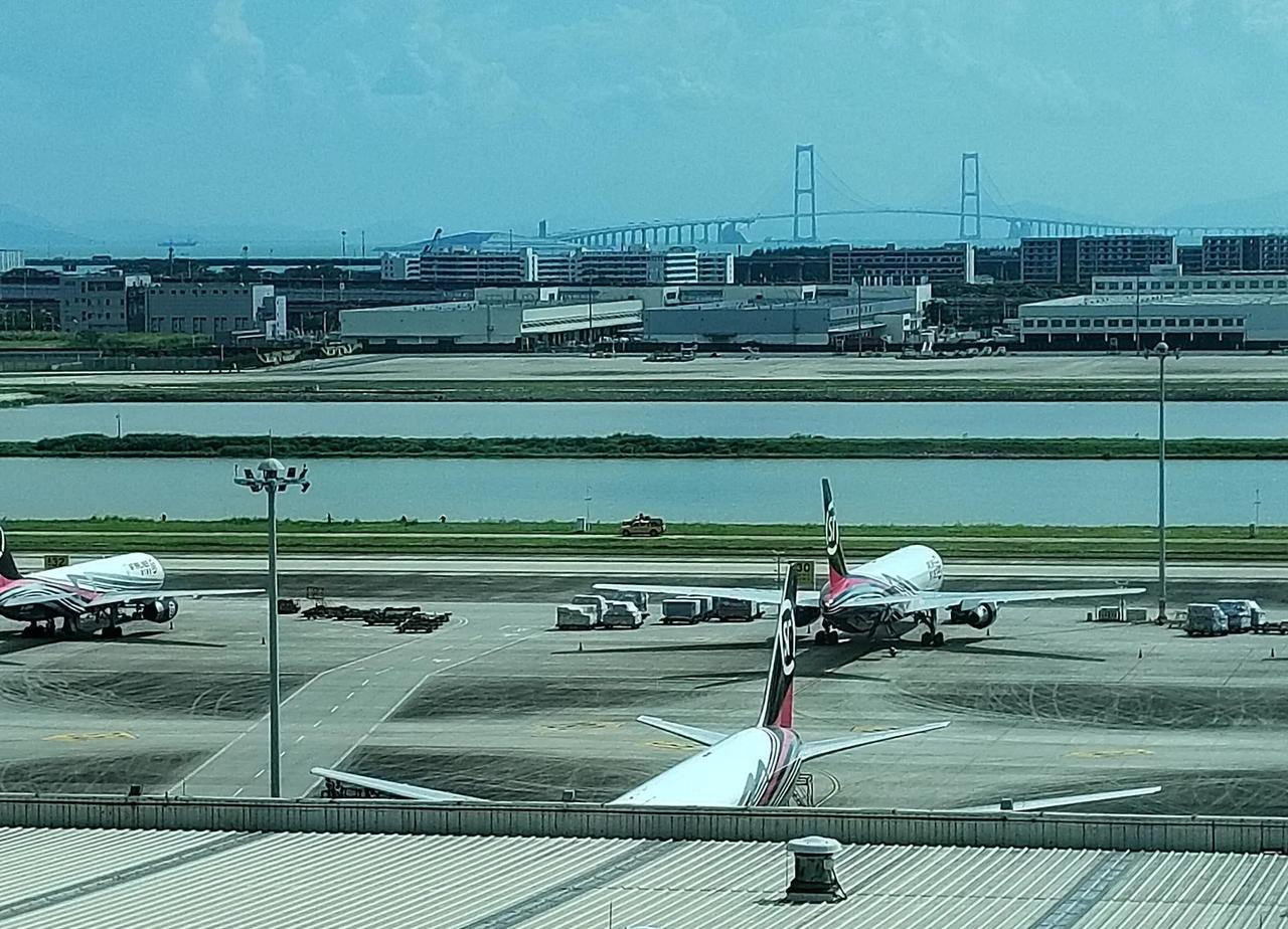 我的顺丰时刻
在深莞区亲眼见证了顺丰飞机，才知道顺丰竟然有这么多的飞机🚁！
从