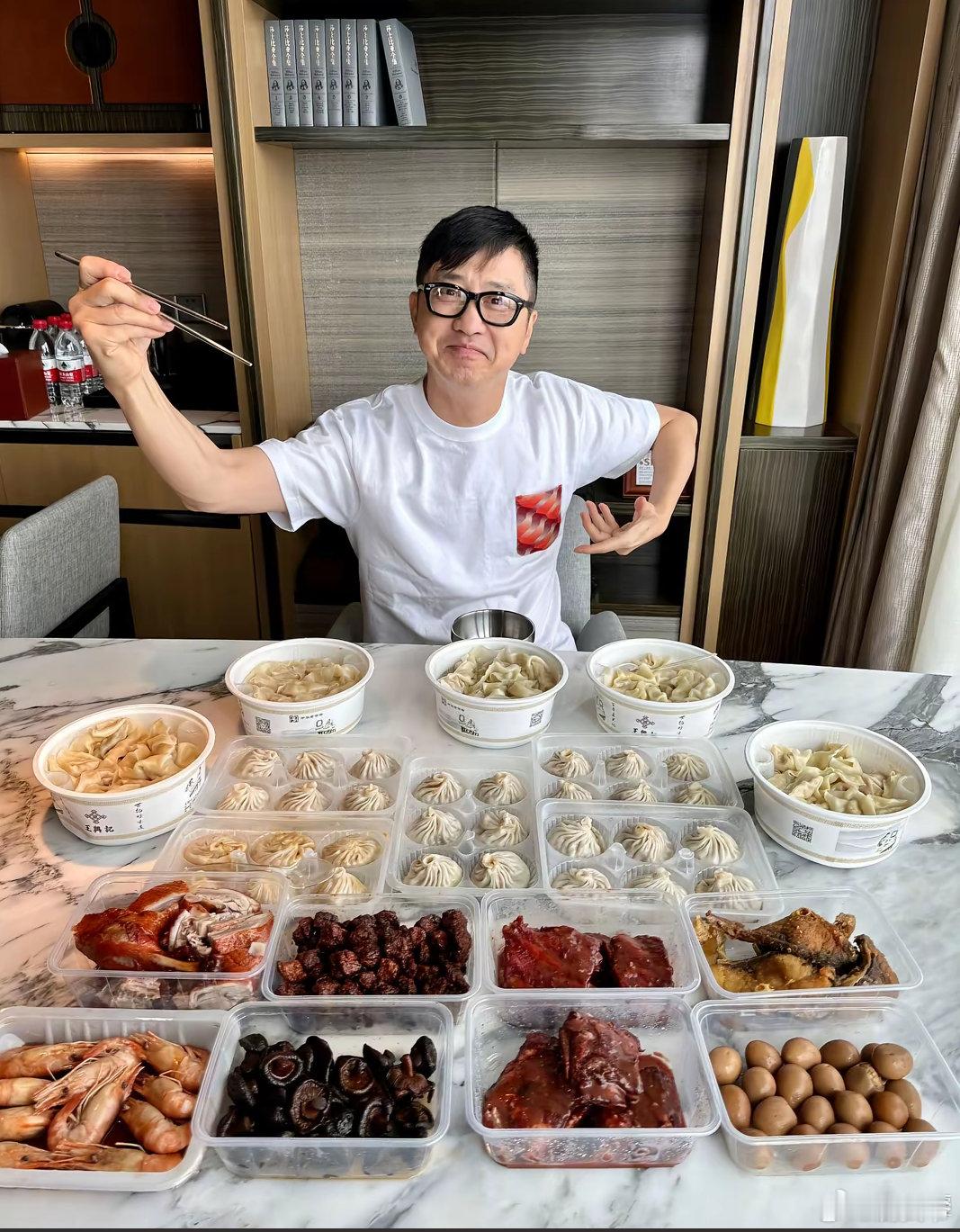 哈林：美味佳肴让我一次吃个够！ 