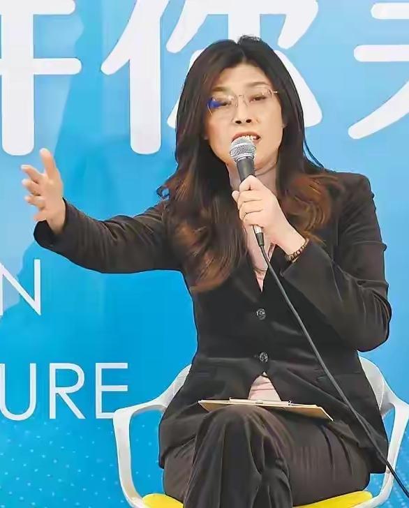 她直接放话：“北京我去定了！”这位台湾的女中豪杰是谁？