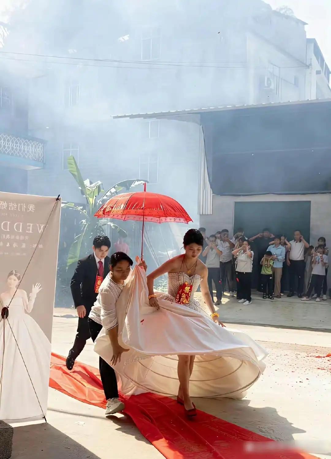 好家伙让你提裙子没让你掀裙子啊！