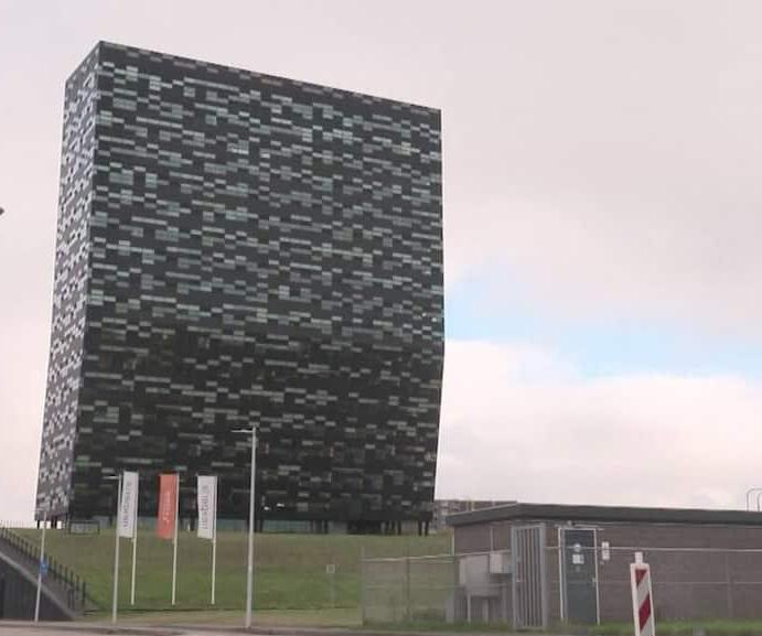 荷兰：停止向中国工厂供应半导体基板！
    2025年11月1日，据了解，总部