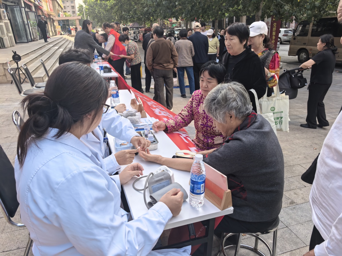京广路街道祥云社区 党建引领聚合力 义诊文明惠民生