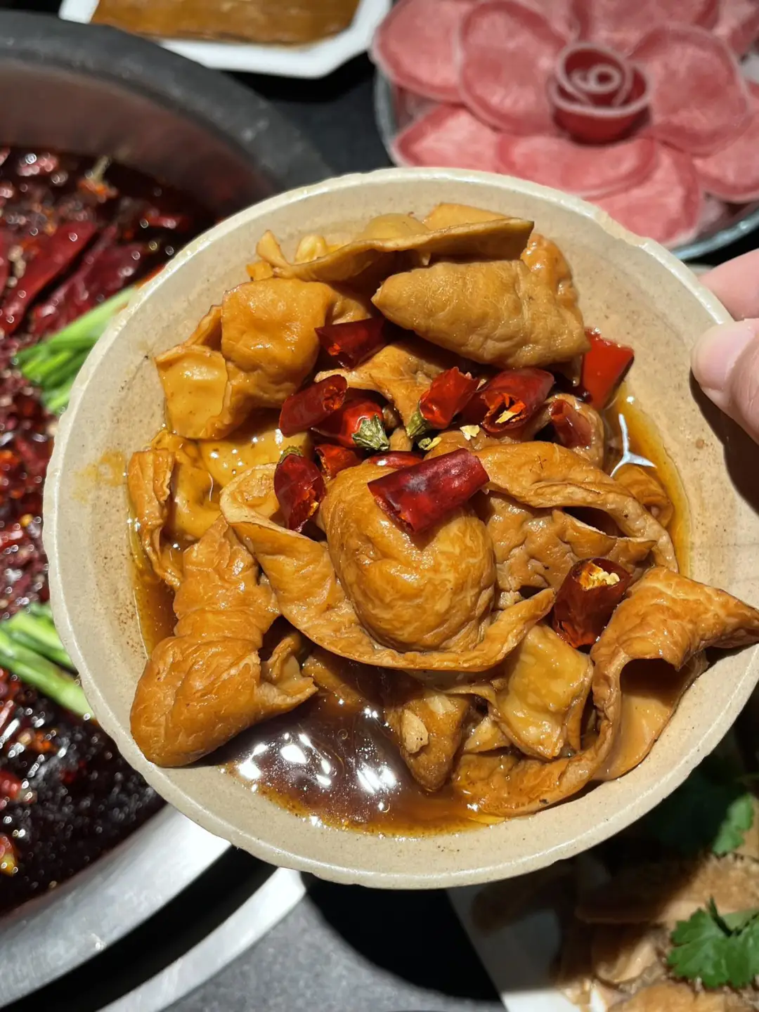 在重庆，排队也要吃的居民楼火锅！！！