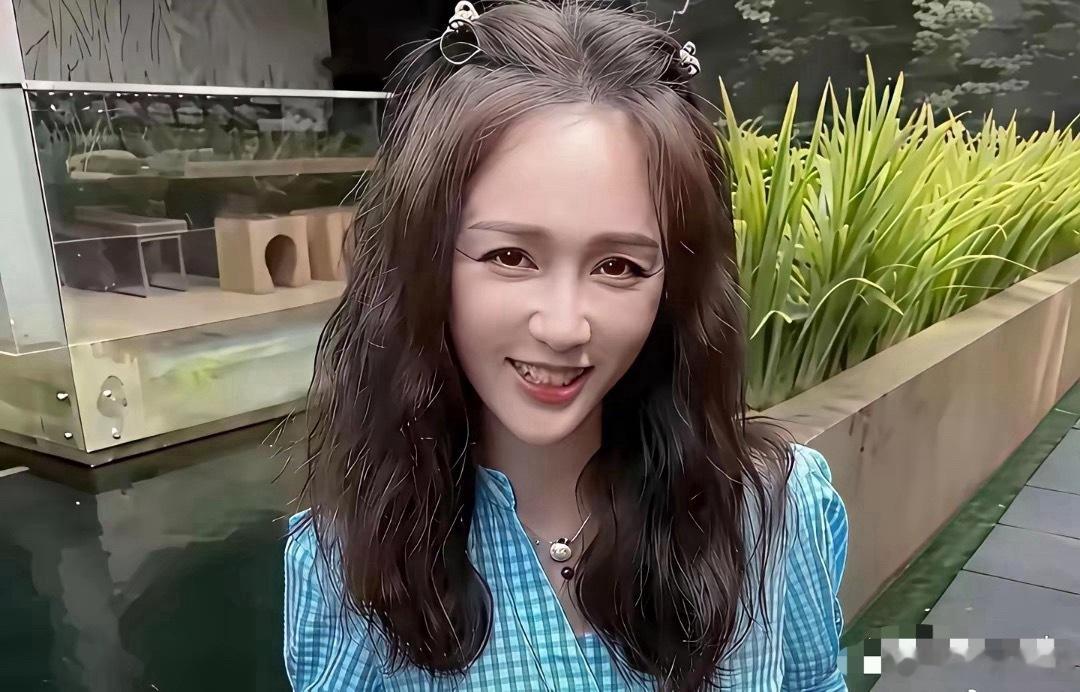 48岁陈乔恩不惧白发，大胆的露出白发根，一点也不内耗吗 