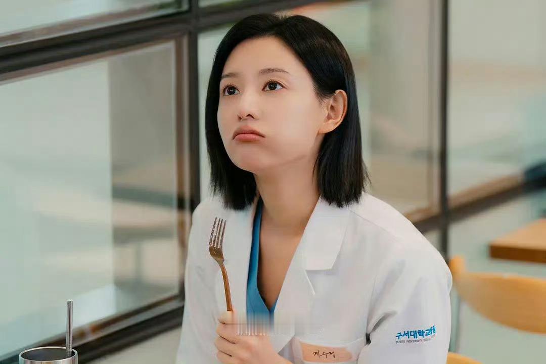 推荐金智媛医疗新剧Doctorx白色黑手党时代  金智媛在剧中的感觉我用四个字来