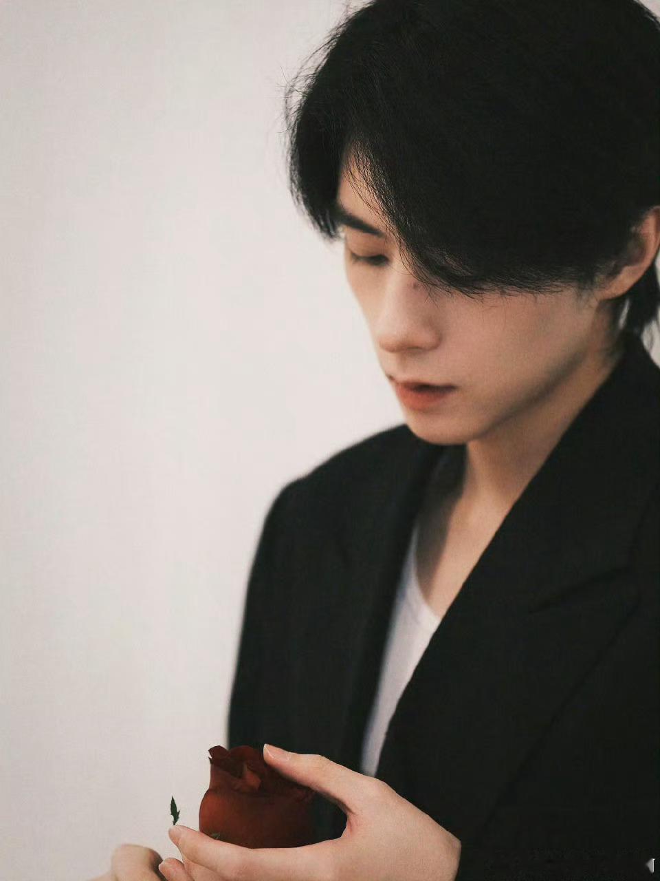 邓孝慈 恶女罪典万花世界阵容 阵容跟开盲盒一样有意思，邓孝慈也来了，次元感直接拉