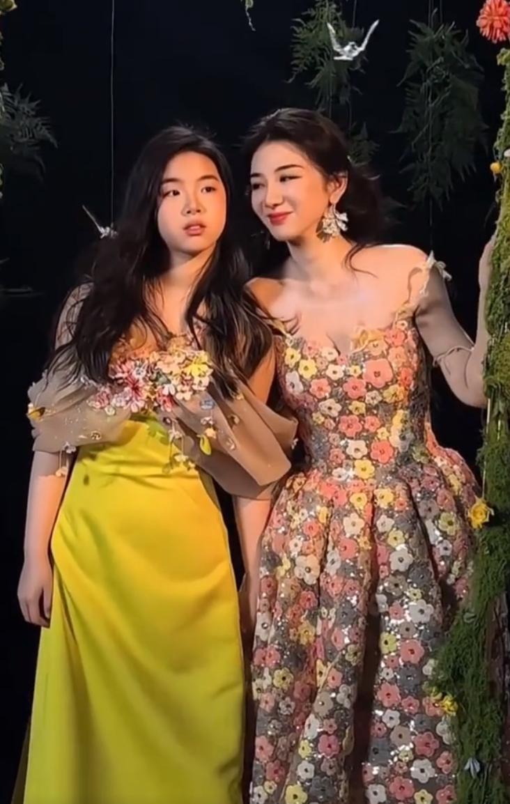 黄奕带女儿去韩国当练习生了
但是很多网友拒绝她出道当艺人，原因是她的父亲，她父亲