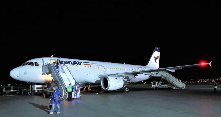 据伊朗塔斯尼姆通讯社报道，伴随着午夜时分十多个城市机场在极度压抑的静默中陆续发出