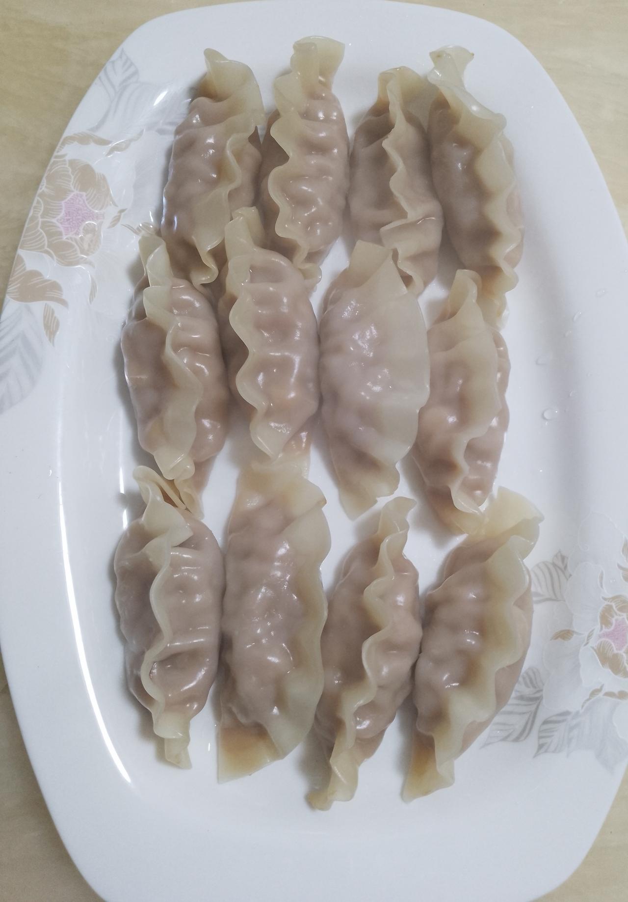 看图说话，今天我吃了这盘蒸饺子，大家觉得这个是北方饺子还是南方饺子？是预制的还是