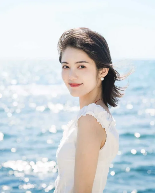 BM这件上衣好适合海边🌊