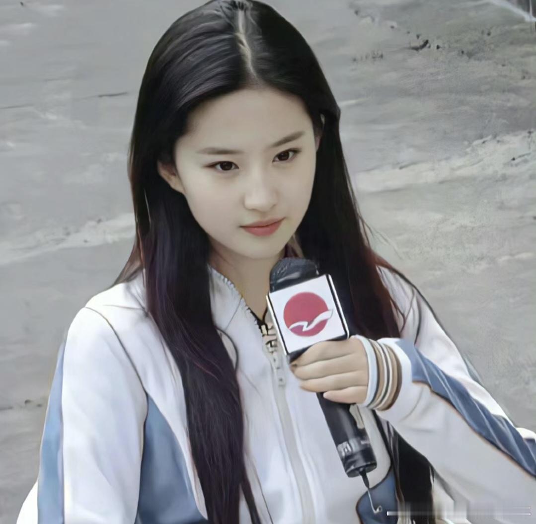 总感觉早期的刘亦菲更清纯#刘亦菲[超话]# ​​​