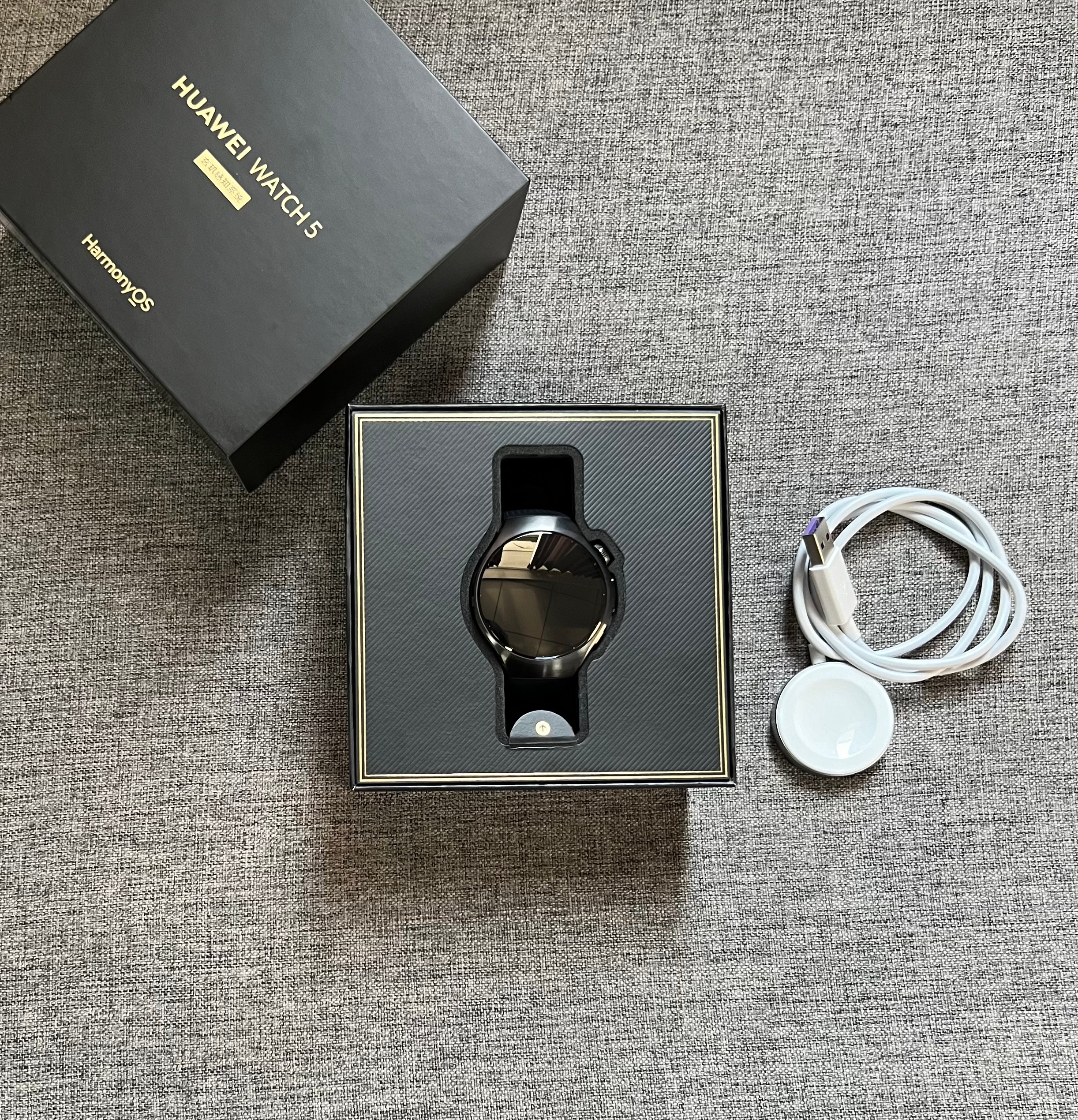 华为 Watch5 42mm 不锈钢表壳 深锖色，屏幕完美，中框细微划痕，盒子配